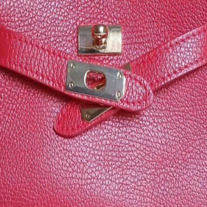Sac Sérénité - Élégant Rouge en Cuir de Vachette